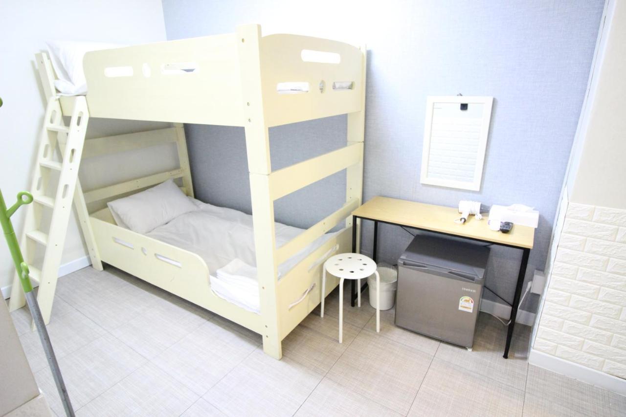 Hostel Ivory *