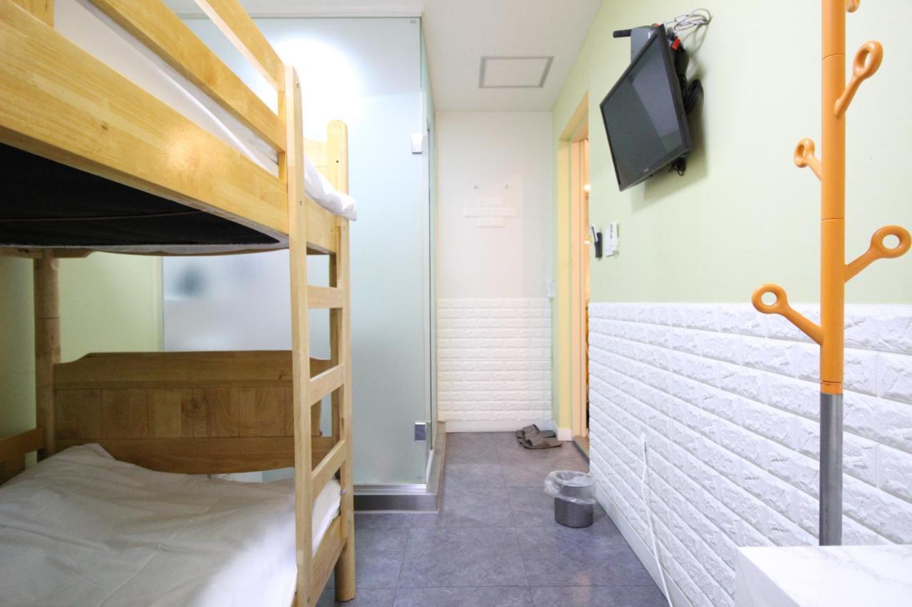 Ivory Hostel *